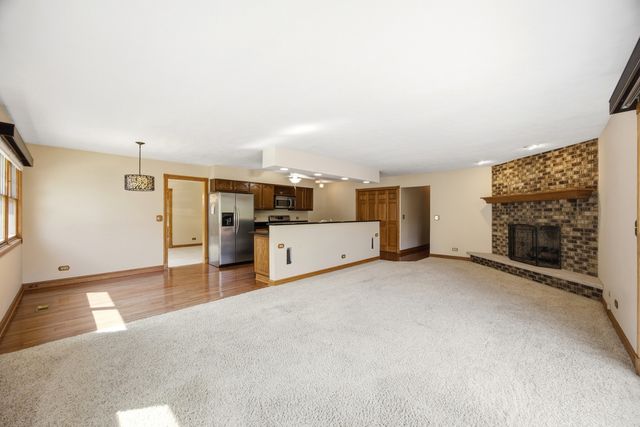 2122 Sherborn Lane, Schaumburg, IL 60193