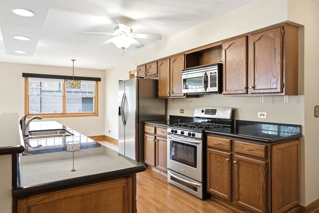 2122 Sherborn Lane, Schaumburg, IL 60193