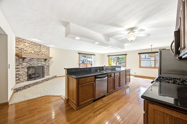 2122 Sherborn Lane, Schaumburg, IL 60193