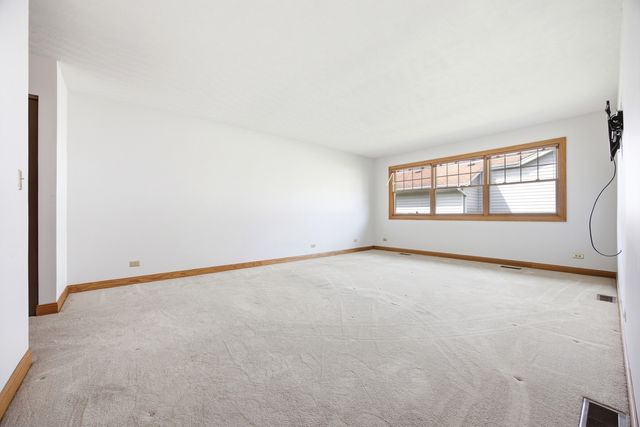 2122 Sherborn Lane, Schaumburg, IL 60193