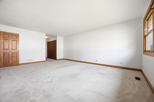 2122 Sherborn Lane, Schaumburg, IL 60193