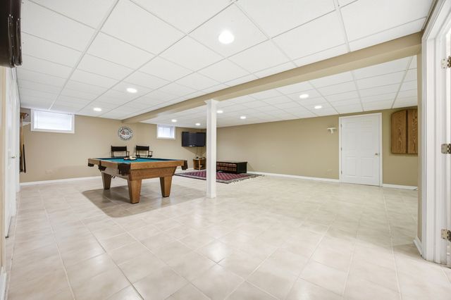 2122 Sherborn Lane, Schaumburg, IL 60193