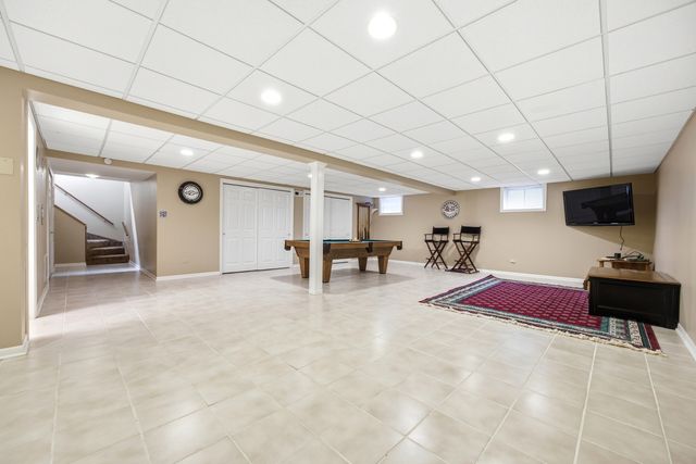 2122 Sherborn Lane, Schaumburg, IL 60193