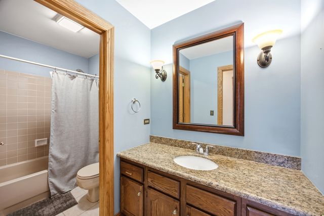 2122 Sherborn Lane, Schaumburg, IL 60193