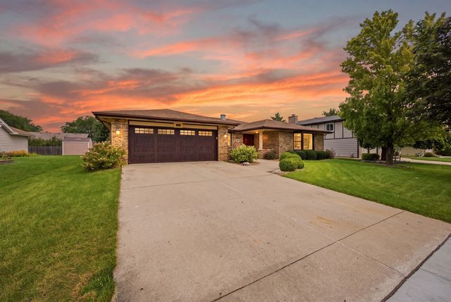 2122 Sherborn Lane, Schaumburg, IL 60193