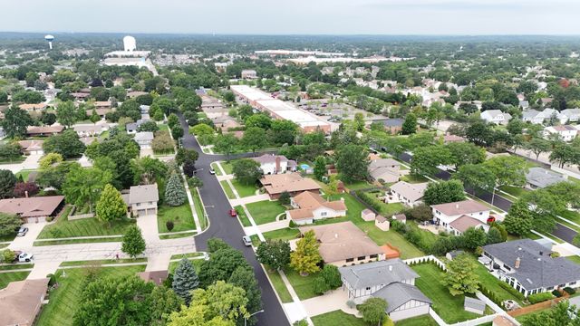 2122 Sherborn Lane, Schaumburg, IL 60193