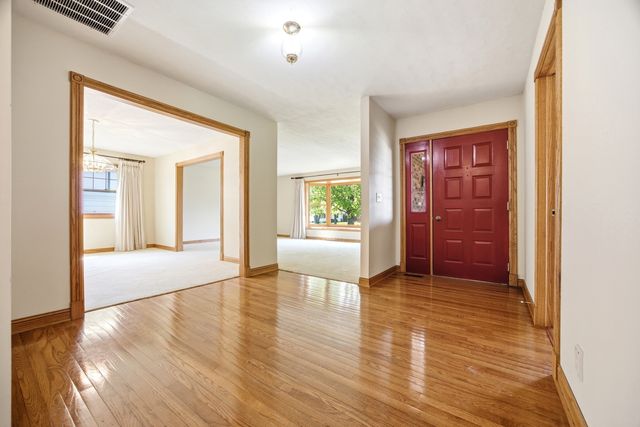 2122 Sherborn Lane, Schaumburg, IL 60193