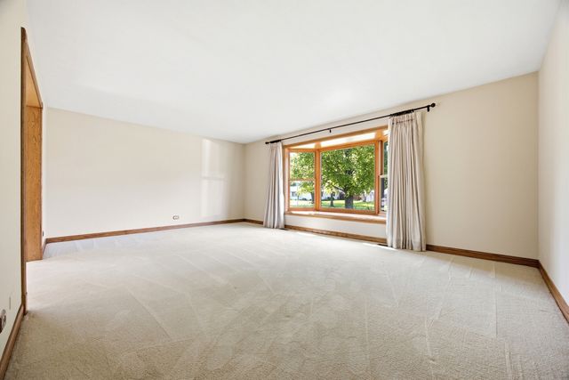 2122 Sherborn Lane, Schaumburg, IL 60193