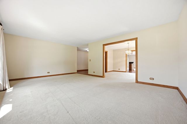 2122 Sherborn Lane, Schaumburg, IL 60193