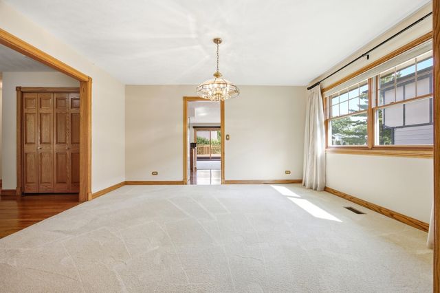 2122 Sherborn Lane, Schaumburg, IL 60193