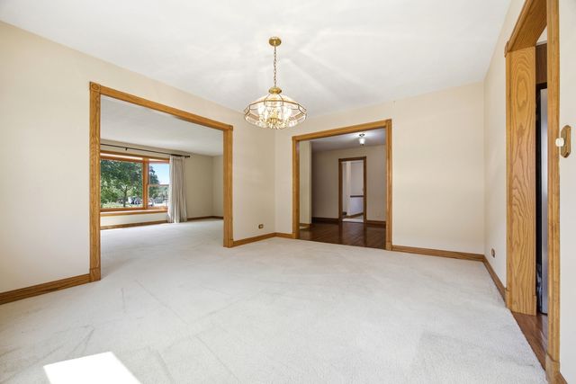 2122 Sherborn Lane, Schaumburg, IL 60193