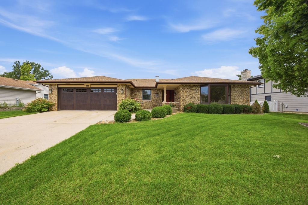 2122 Sherborn Lane, Schaumburg, IL 60193