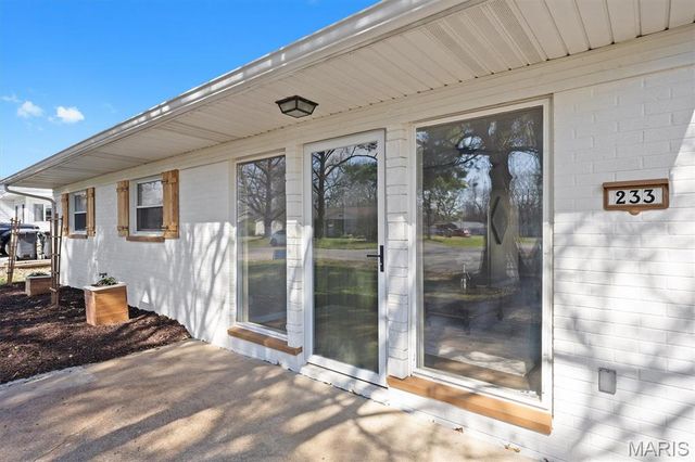 233 Sunset Drive, Belleville, IL 62223