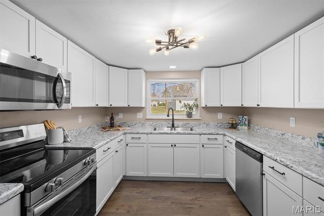 233 Sunset Drive, Belleville, IL 62223