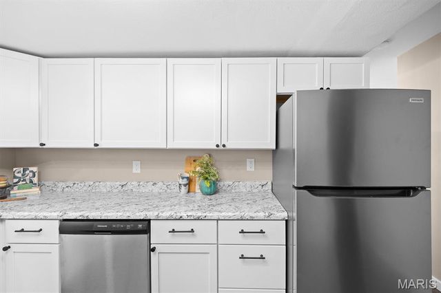 233 Sunset Drive, Belleville, IL 62223