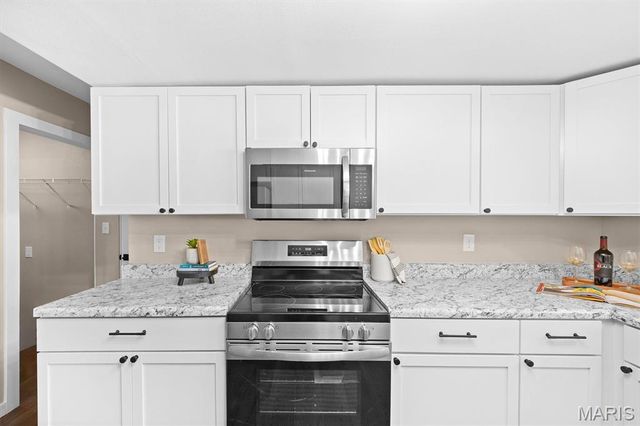 233 Sunset Drive, Belleville, IL 62223