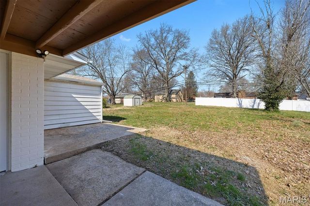 233 Sunset Drive, Belleville, IL 62223