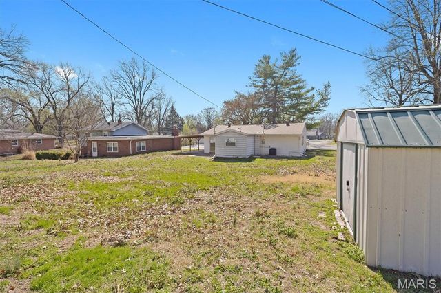 233 Sunset Drive, Belleville, IL 62223