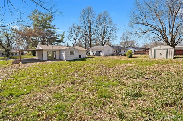 233 Sunset Drive, Belleville, IL 62223