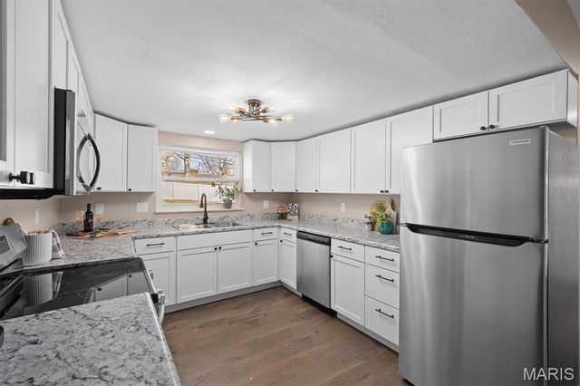 233 Sunset Drive, Belleville, IL 62223