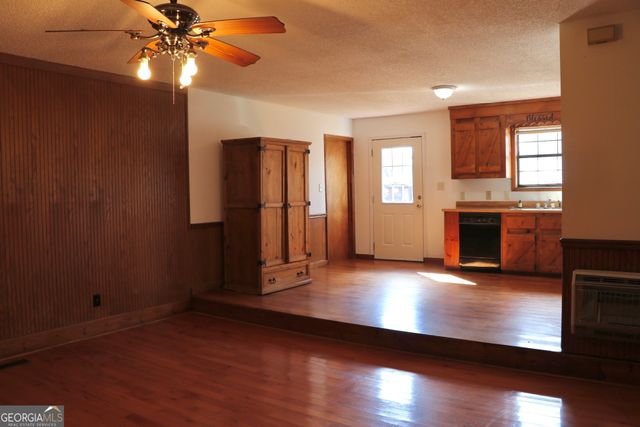 16 Laredo, Summerville, GA 30747