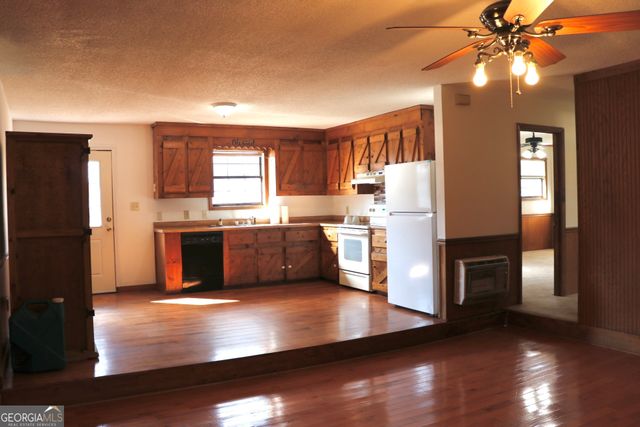 16 Laredo, Summerville, GA 30747