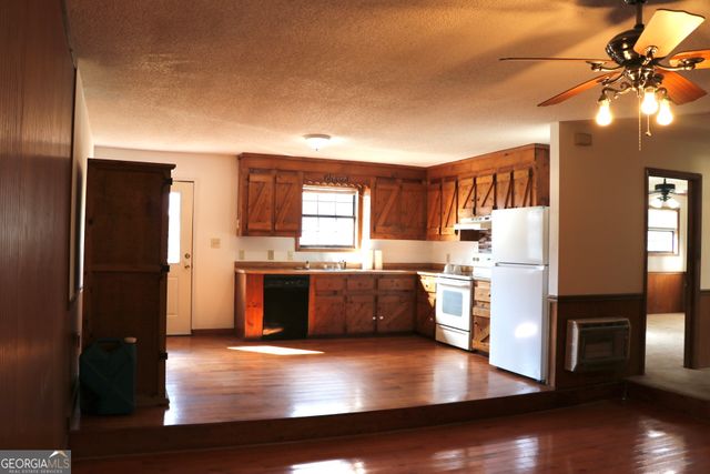 16 Laredo, Summerville, GA 30747