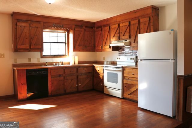 16 Laredo, Summerville, GA 30747