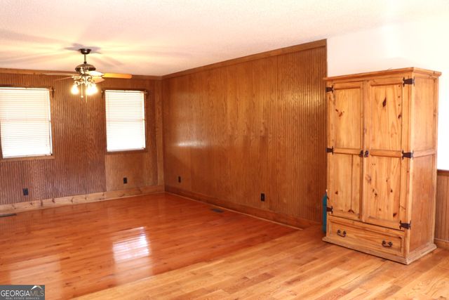 16 Laredo, Summerville, GA 30747