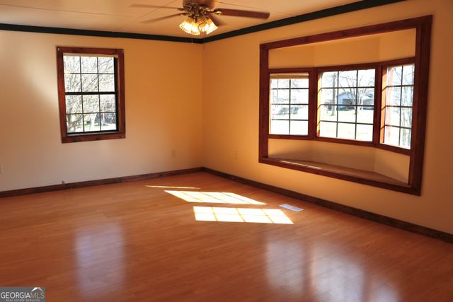 16 Laredo, Summerville, GA 30747