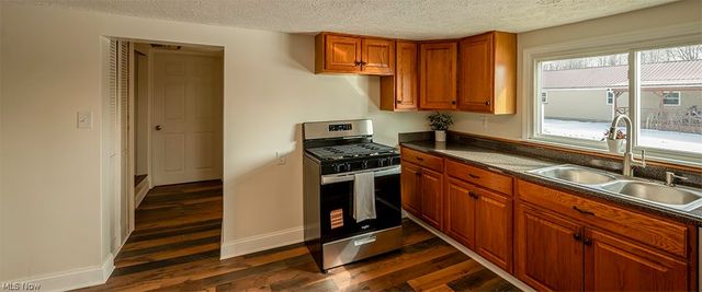 202 Cleveland Avenue E, Warren, OH 44483