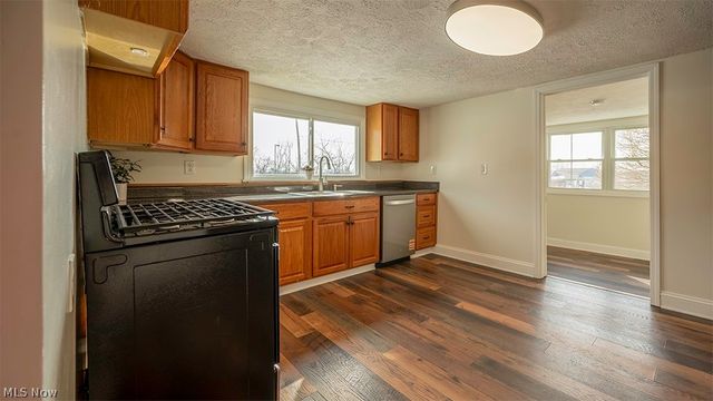 202 Cleveland Avenue E, Warren, OH 44483