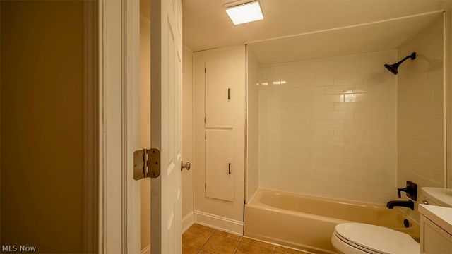 202 Cleveland Avenue E, Warren, OH 44483