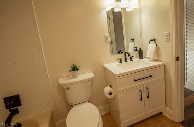 202 Cleveland Avenue E, Warren, OH 44483