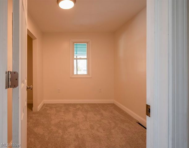 202 Cleveland Avenue E, Warren, OH 44483