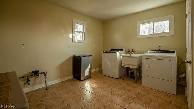 202 Cleveland Avenue E, Warren, OH 44483