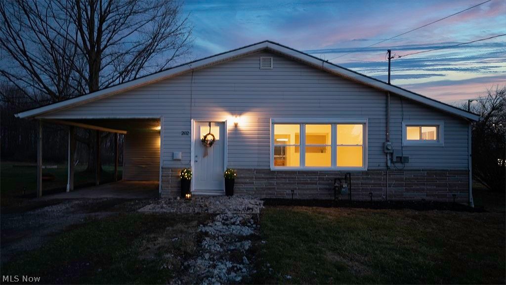 202 Cleveland Avenue E, Warren, OH 44483