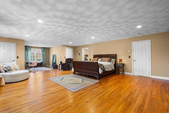 3 Archambault Way, Chelmsford, MA 01824