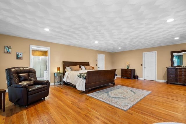 3 Archambault Way, Chelmsford, MA 01824