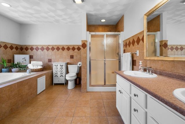 3 Archambault Way, Chelmsford, MA 01824