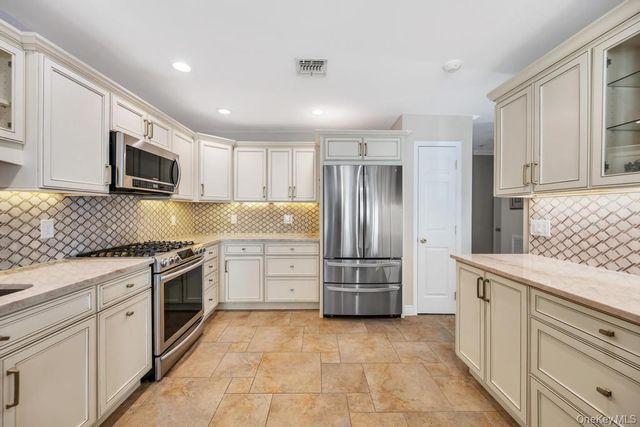 198 Erik Drive, East Setauket, NY 11733