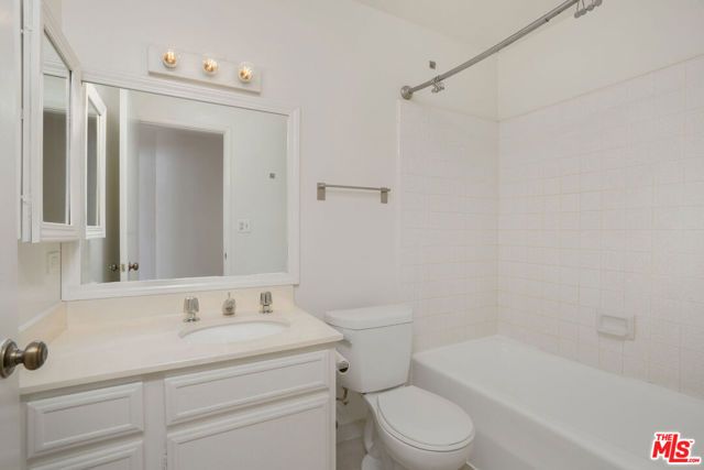 953 4th Street 300, Santa Monica, CA 90403