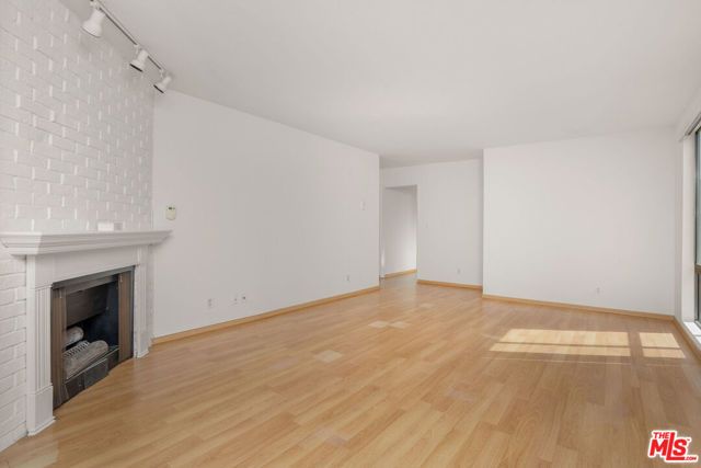 953 4th Street 300, Santa Monica, CA 90403