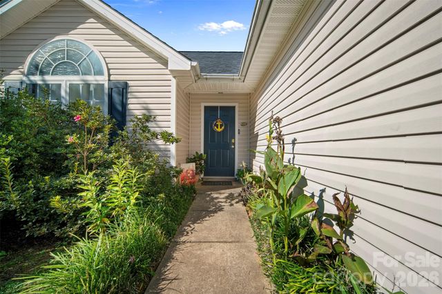 8721 Brookstead Meadow Court, Charlotte, NC 28215