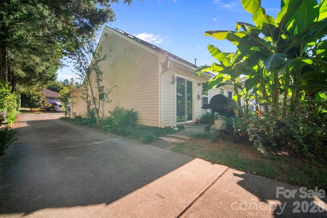 8721 Brookstead Meadow Court, Charlotte, NC 28215
