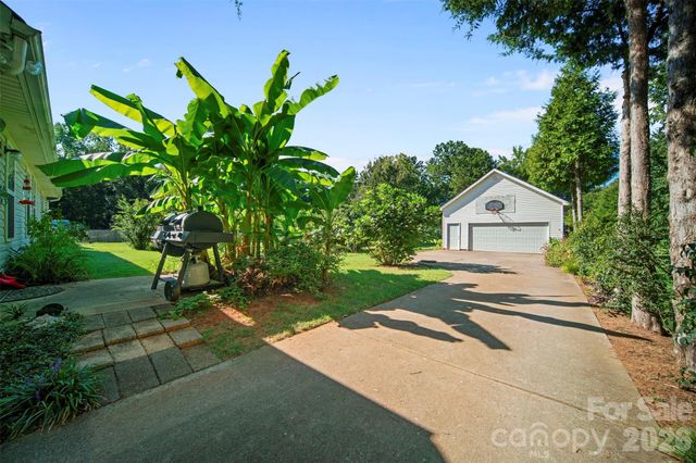 8721 Brookstead Meadow Court, Charlotte, NC 28215