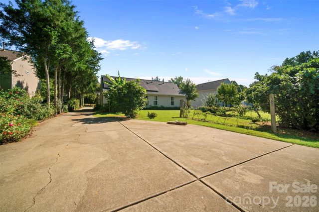 8721 Brookstead Meadow Court, Charlotte, NC 28215