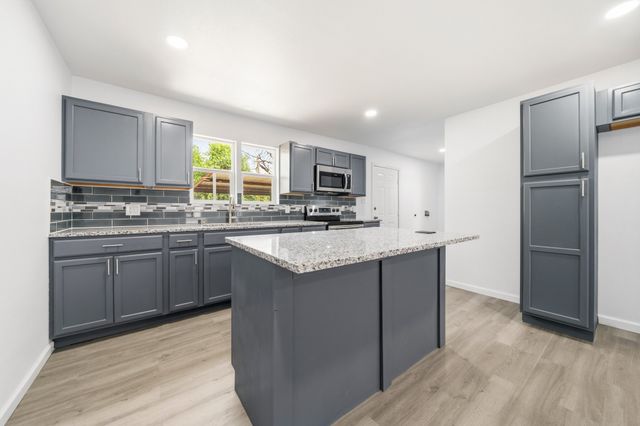 2520 Briarwood Lane, Bellmead, TX 76705