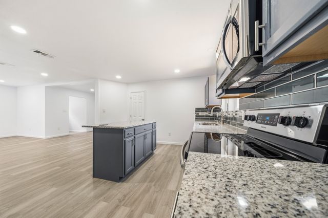 2520 Briarwood Lane, Bellmead, TX 76705