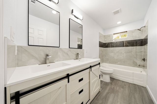 2520 Briarwood Lane, Bellmead, TX 76705